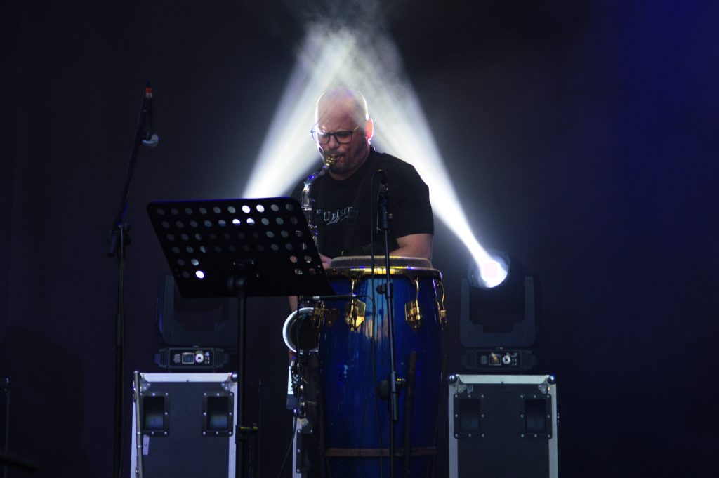 Luís Fernandez – Vientos y Percusión